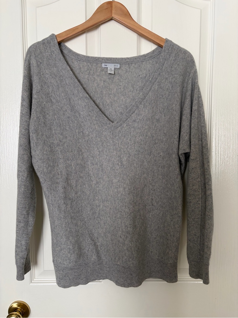 GAP Cashmere Gray V-Neck Women's Sweater